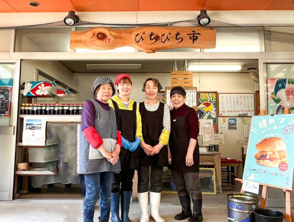 下灘の味と非日常を感じる「夕焼けぴちぴち市」 下灘の味と非日常を感じる「夕焼けぴちぴち市」